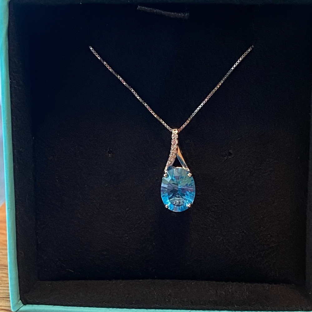 14k White Gold Blue Pendant Necklace